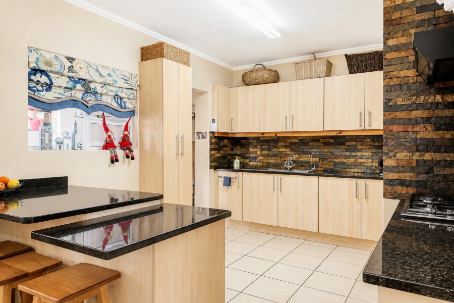 4 Bedroom Property for Sale in Fraaiuitsig Western Cape